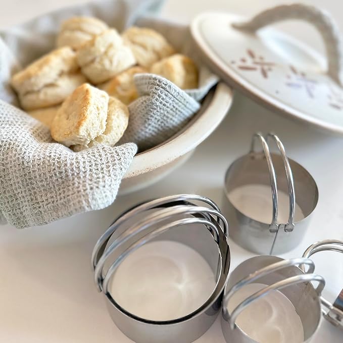 R&M International Stainless Steel 3-1/4" Round Biscuit Cutter with Handle, 1-Piece,Metallic