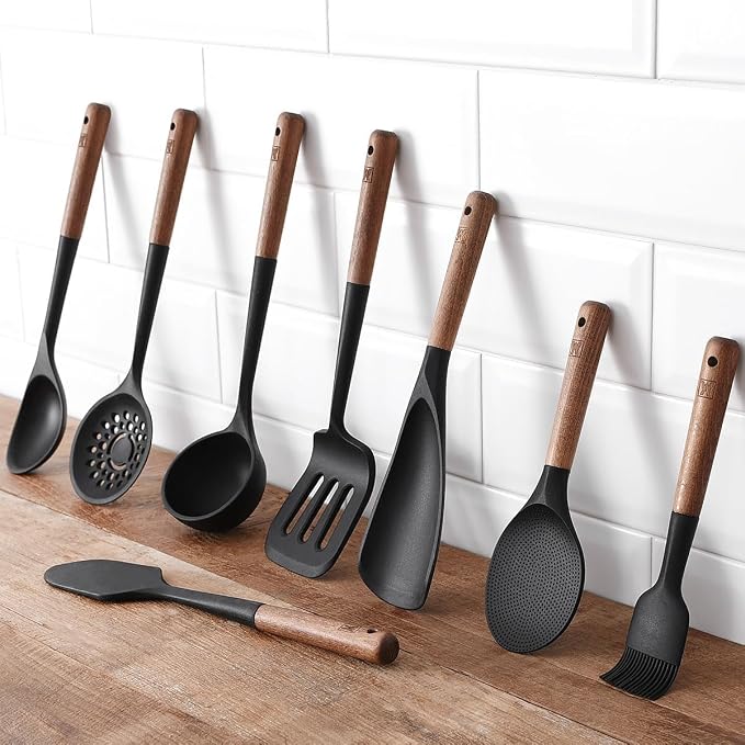 WAGENSTEIGER Silicone Head Scraping Spatula with Wooden Handle: Multi-Purpose Cooking Tool for Spreading, Baking and Mixing, Heat Resistant Cookware, Protects Surfaces with Gentle Head Design