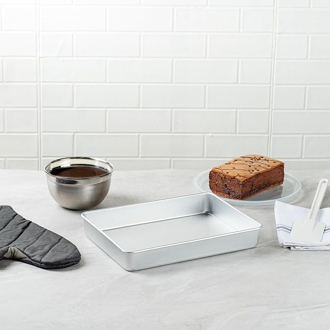 Restaurantware-Met Lux 13 x 9 x 2 Inch Straight-Sided Baking Tin, 1 Rectangular Cake Pan - Oven-Ready, Freezable, Anodized Aluminum Baking Sheet Cake Pan, Greaseproof, For Birthday