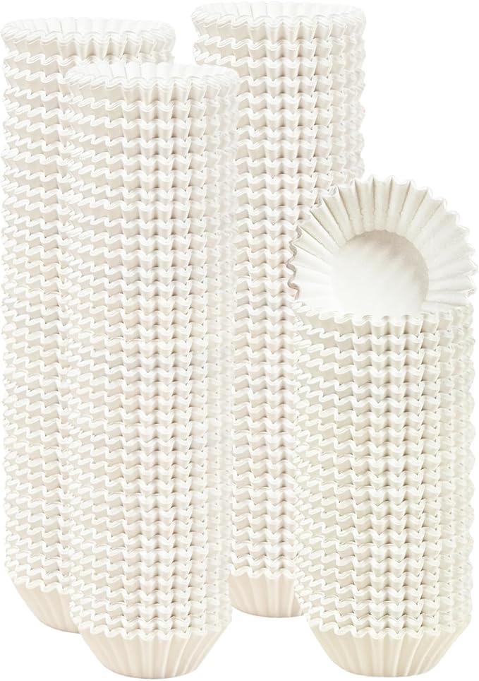 qiqee 600 Count Mini Cupcake Liners White Muffin Liners Food Grade Baking Cups Paper No Smells（Small Size）