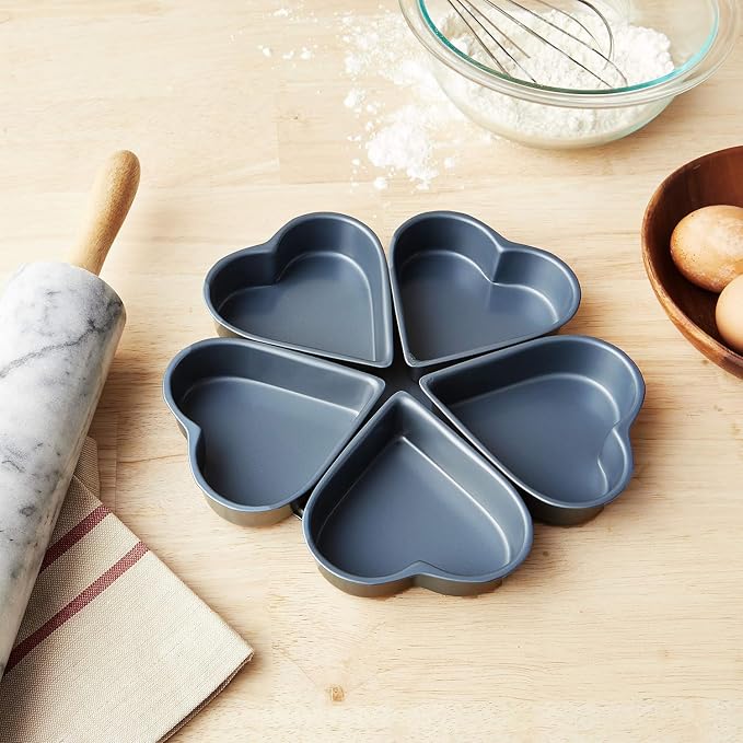 Fox Run Linked Heart Cake Pan, 4-Inch Hearts, Preferred Non-Stick Heat Shaped Cake Pan