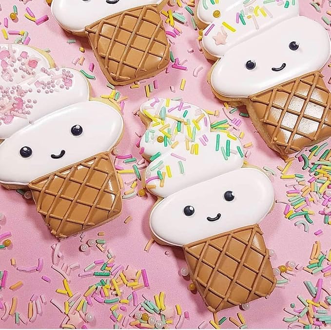 Ann Clark Soft Serve Ice Cream Cone Cookie Cutter, 4"