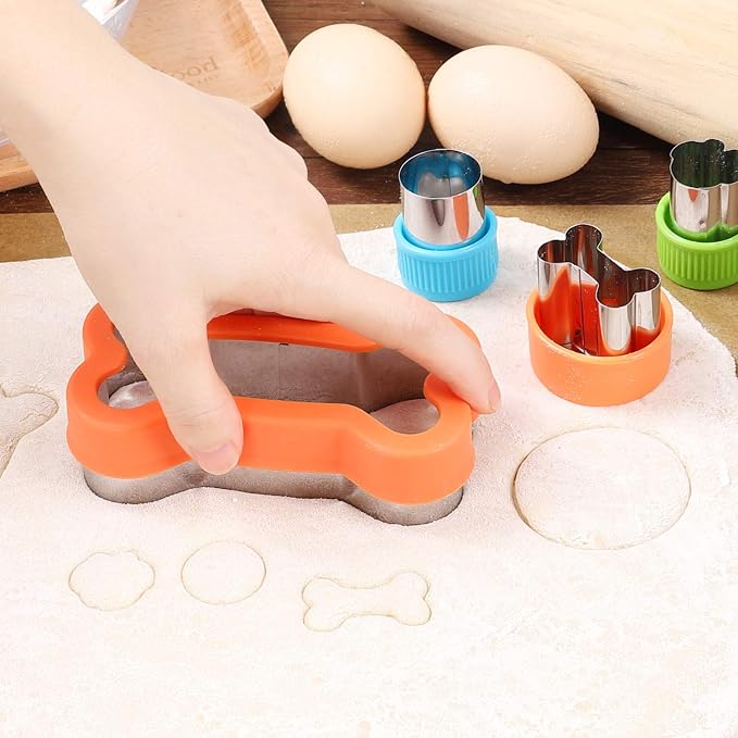 Dog Bone Cookie Cutter set - 4 Dog Bone 4 Footprint 3 Round Biscuit Cutters Sandwiches Cutter Set Different Sizes Mini Small Medium Big