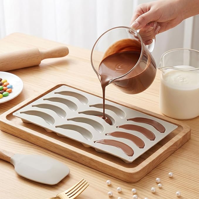 12 Cavity Banana Silicone Chocolate Molds For Candy Chocolate Cake Decoration