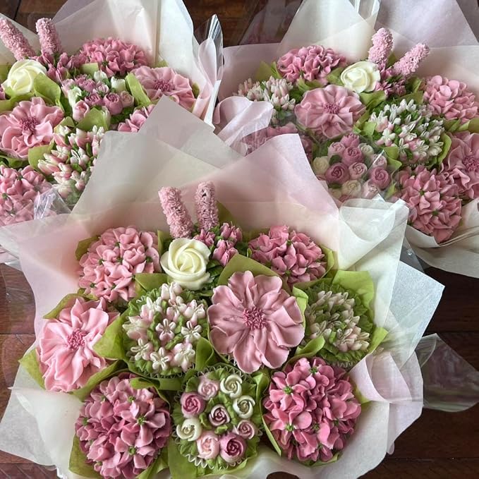 17 Pcs Stainless Steel Russian Flower Icing Tips Set,14 Russian Icing Floral Tips,1 Plastic Couplers,1 Cleaning Brush,1 Reusable Pastry Bag for Cake Decorations,Pastry Cupcakes Dessert Tools