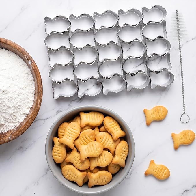 Goldfish Cutter, 25 Cavity Stainless Steel Cavity Fish Mini Cookie Cutters with Cleaning Brush for Crackers Non-Stick Dough