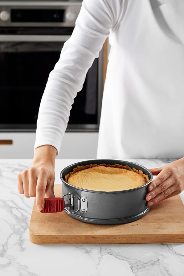 Lékué Non-Stick Round Springform Cake Tin - 9.5" Carbon Steel Oven Baking Pan with Platinum Silicone Handle, Even Heat, Dual Non-Stick Ceramic Coating, Scratch Resistant, PFOA & PFA-Free, 9.6x10x2.8"