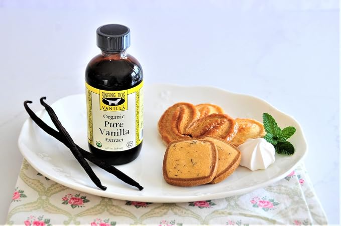 Singing Dog Vanilla Organic Pure Vanilla Extract, 2 fl oz (59ml) - USDA Organic, Non-GMO, Sugar-Free, Corn-Free - Allergen-Free USA Facilities, Kosher, Vegan