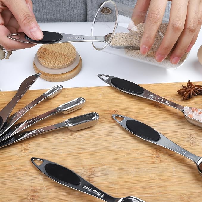Measuring Cups and Spoons Set of 16 Stainless Steel Measuring Cups and Magnetic Measuring Spoons with 1 Leveler for Dry and Liquid Ingredients (16, Black)