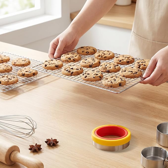 4 Inch Round Cookie Cutter with Plastic Top Protection, Large Circle Biscuit Cutters, Metal Cookie Cutters for Safe Baking & Dough Cutting, Fluted Round Cookies Cutter