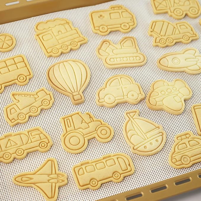 8 Pcs Transportation Vehicle Cookie Cutters Set 3D Truck Airplane Shaped Cartoon Biscuit Cutters With Plunger Stamps for DIY Baking Crackers Fondant Decorations Cake Decorations Desserts