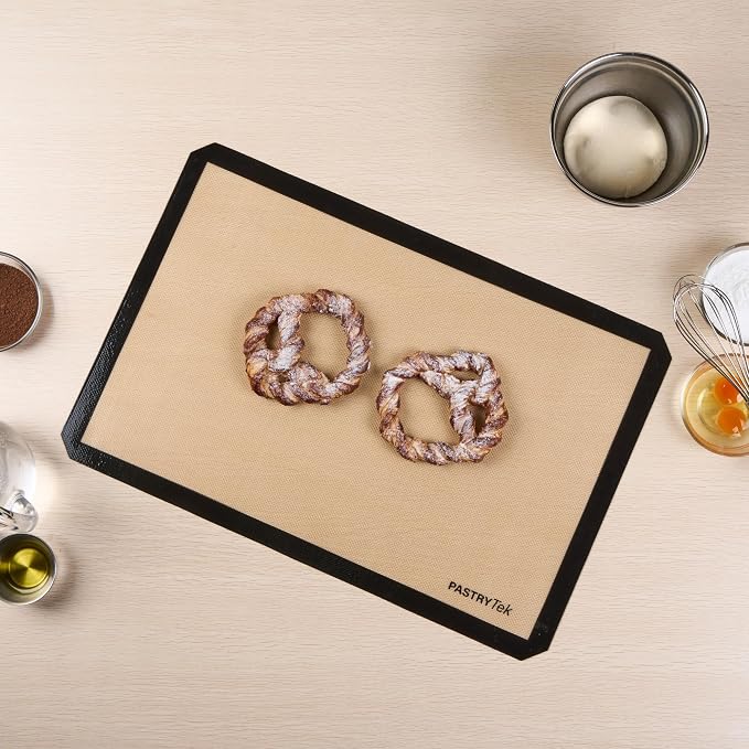 Restaurantware Non-Stick Baking Mat - 1 Full-Size 15.7 x 23.6 Inch Silicone Heat-Resistant Oven-Safe Mat - Reusable Rectangular Black Mat for Bakery and Catering