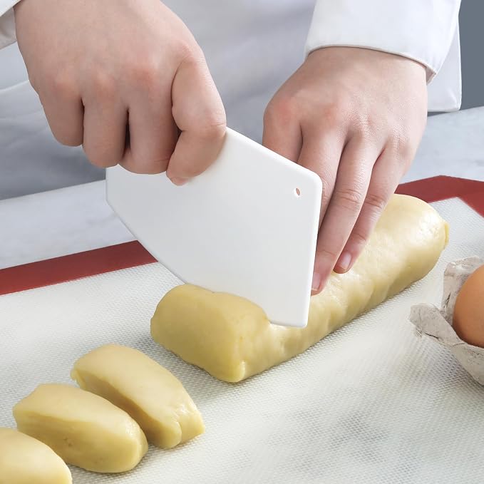 New Star Foodservice Plastic Bowl and Dough Scraper, 3.75 x 5.75 Inch White Polyethylene Bench Scraper, Bakery Grade Dough Cutter, Bowl Scraper, Pastry Prep Tool