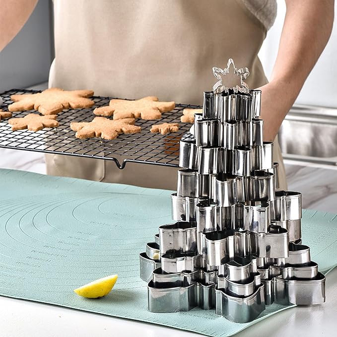 Snowflake Cookie Cutter Set of 10 pcs, Stainless Steel Snowflake Shaped Christmas Cookie Cutters Fondant Baking Molds, From Large Size/7.9 Inches to Small Size/1.6 Inches