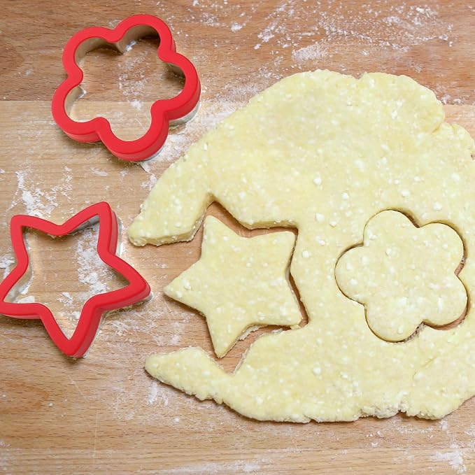 ALLTOP Flower Cookie Cutter Set – 4 Different Sizes of Scalloped Stainless Steel Biscuit Cutters for Baking, Donut, English Muffin, and More