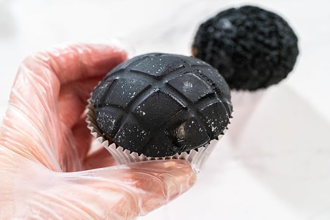 Bakerpan Premium Rolled Black Fondant for Cake Decorating, Vanilla Flavor - 4.4 Ounces (Made in USA)