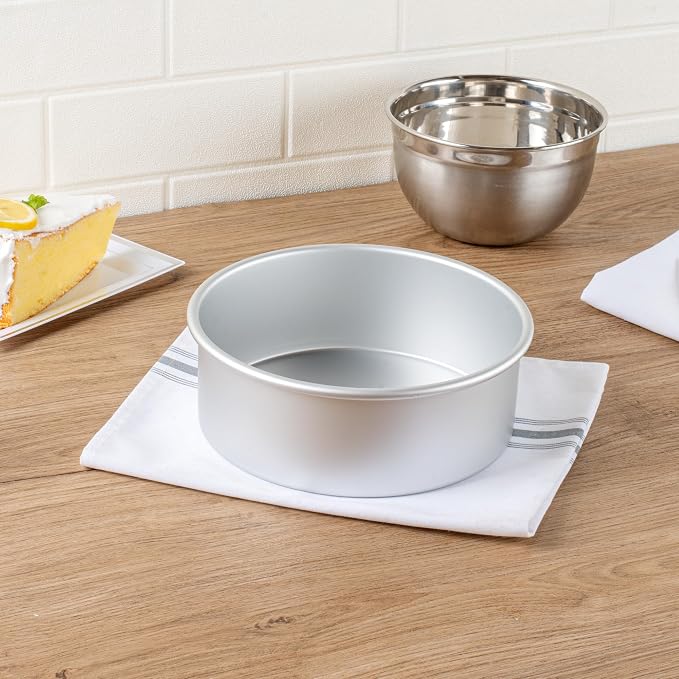 Restaurantware-Met Lux 8 x 3 Inch Straight-Sided Baking Tin, 1 Round Cake Pan - Oven-Ready, Freezable, Anodized Aluminum Round Baking Pan, Greaseproof, For Layer Birthday Cake