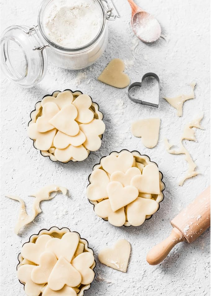 Mrs. Anderson’s Baking Cookie Fondant Cutters, Graduated Hearts, Stainless Steel, 5-Piece Set with Storage Container