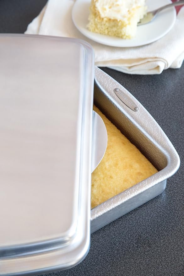 Doughmakers 9" x 13" Cake Lid for Doughmakers Cake Pan | Pattened Pebble Pattern is Naturally Non-Stick & Evenly Bakes | Perfect For 9" x 13" Baking Pans | Transport & Store Cakes