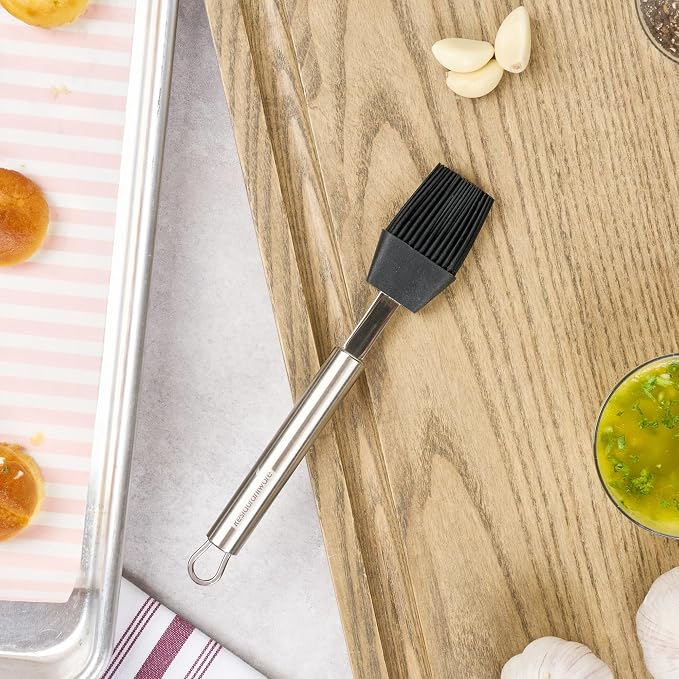 Restaurantware Silicone Basting Pastry Brush - German Standard Heat-Resistant Basting Brush with Stainless Steel Handle, Dishwasher Safe - Egg Wash Brush for Butter, BBQ, Sauce, Baking
