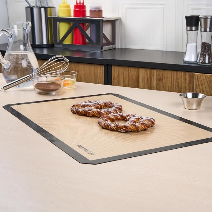 Restaurantware Non-Stick Baking Mat - 1 Full-Size 15.7 x 23.6 Inch Silicone Heat-Resistant Oven-Safe Mat - Reusable Rectangular Black Mat for Bakery and Catering