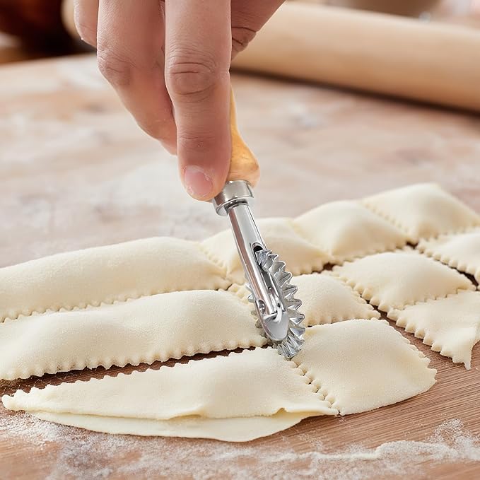 BlingKingdom Fluted Pastry Wheel Cutter, Sturdy Pasta Cutter Wheel Ravioli Crimper Edge Cutter Wheel for Home and Kitchen - 1.5 Inch Diameter