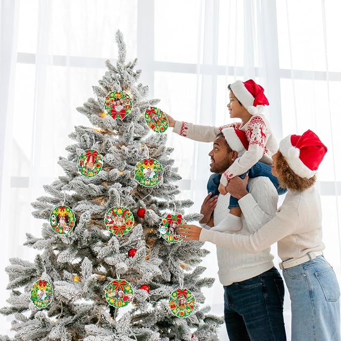 Dianelhall 24 Sets Christmas Picture Frame Craft Kit Xmas Wreath Photo Crafts Christmas Picture Frames Gift with Santa Stickers for Classroom Xmas Holiday Party Activities(Wreath)