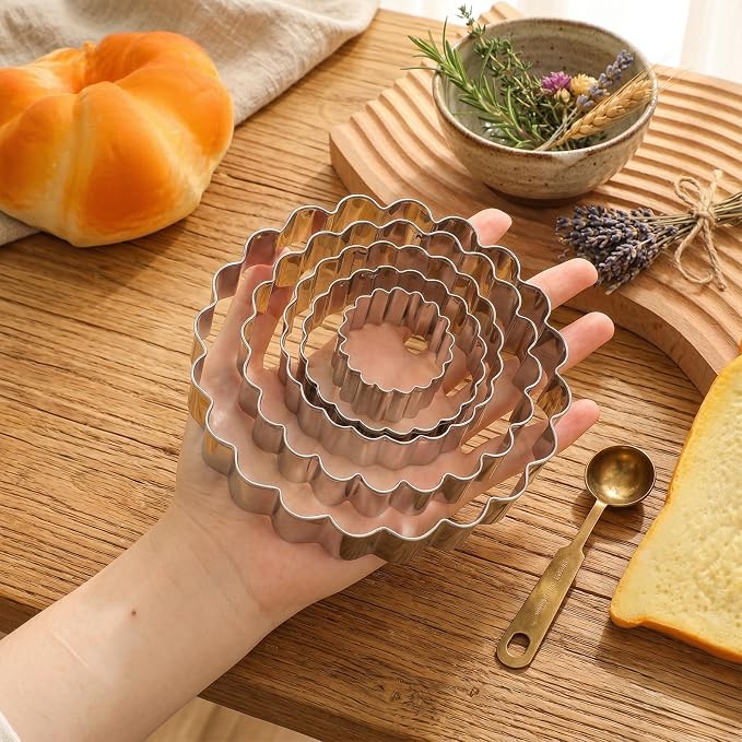 5 Pce Fluted Round Cookie Cutter Set, Circle Shaped Geometric Circle Cookie Cutter for Kitchen Baking, Donut Cutter Ring Scalloped Edge Wavy, Stainless Steel, (1.6", 2", 2.4", 2.8", 3.1")