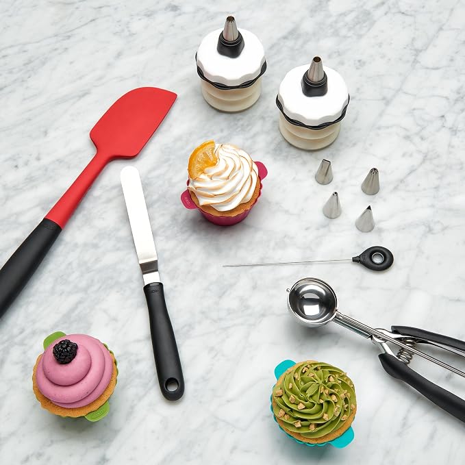 OXO Good Grips Silicone Baking Cups, Pack of 12, Reusable, BPA-Free, Dishwasher Safe, Non-Stick, Food Grade, Cupcake Cups, Muffin Cups, Cupcake Liners, Muffin Liners