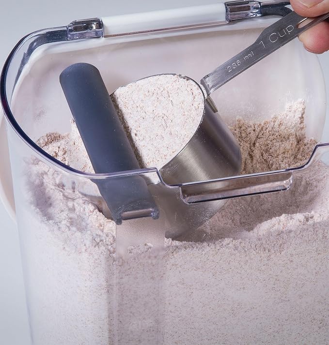 ProKeeper Flour Storage Container, 4-Quart Capacity, Includes Leveling Bar for Mess-Free Measuring