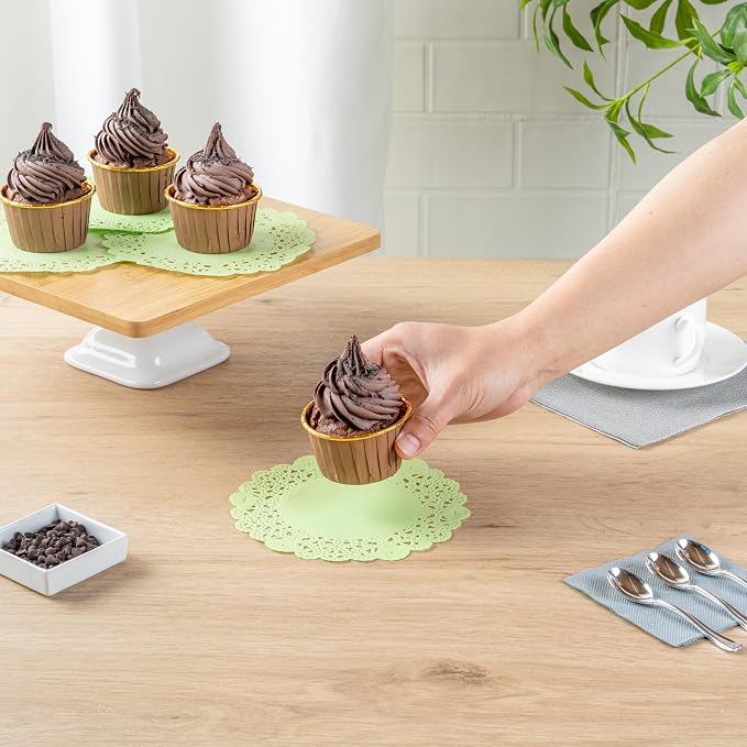 Restaurantware-Pastry Tek 6 x 6 Inch Paper Lace Doilies, 4000 Disposable Table Doilies - Elegant Lace Finish, Long Lasting, Green Paper Placemat, for Pastries, Cupcakes, Desserts