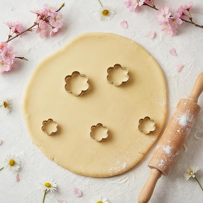 5 Pcs Flower Cookie Cutters Set, Stainless Steel Kitchen Scallop Flower Cookie Cutters Mold, Multi Size Fondant Biscui Cutter Tools for Kitchen Baking (5 Sizes)