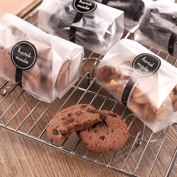 YunKo Cookie Bags for Packaging, 100 Pack Cellophane Treat Bags for Gift Giving, 3.4 x 9 in Cookie Packaging for Homemade Treats, Muffins, Candy, Mini Loaf, Party Favors, Black Dot