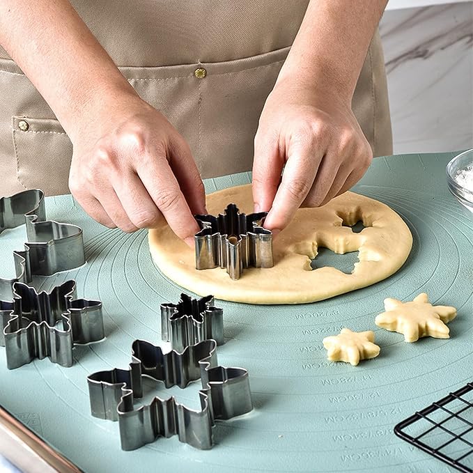 Snowflake Cookie Cutter Set of 10 pcs, Stainless Steel Snowflake Shaped Christmas Cookie Cutters Fondant Baking Molds, From Large Size/7.9 Inches to Small Size/1.6 Inches