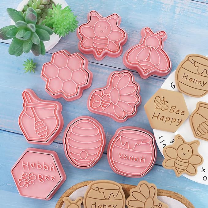 8 Pcs 3D Bee Cookie Cutters With Plunger Stamps Set Mini Honey Honeycomb Plastic Embossing Cutters for DTY Biscuit Snacks Baking Birthday Party Supplies Cheese Fondant Pastries Apple Pie