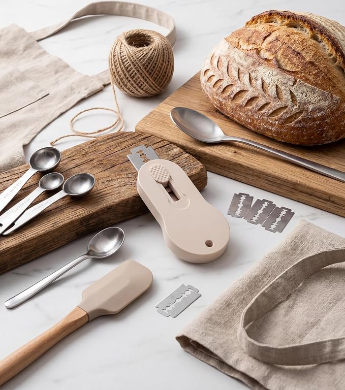 Bread Lame Sourdough Scoring Tool，Extractable & Magnetic Bread Knife Sourdough Scoring Tool，Bread Razor for Homemade Bread, Scoring Knife for Bread Baking, Includes 5 Razor Blades（Cream）