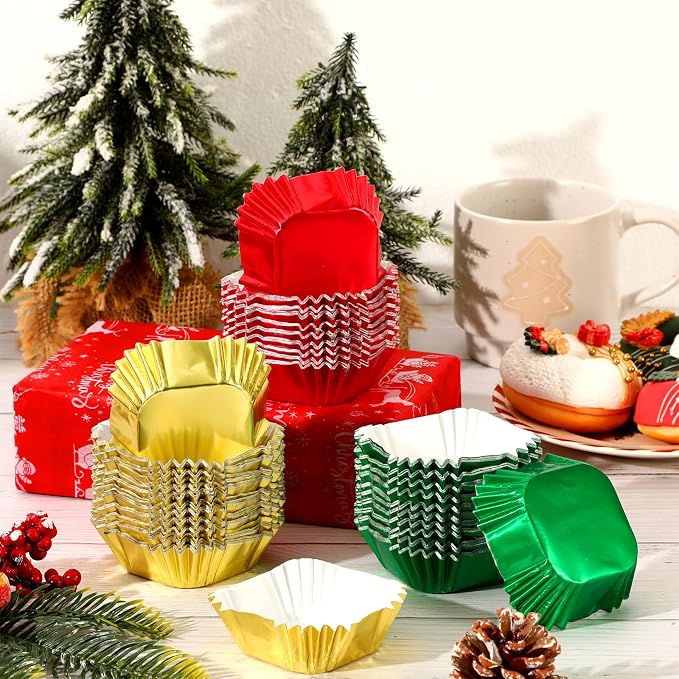 SANNIX 450Pcs Christmas Foil Metallic Cupcake Liner Baking Cups, Muffin Tins Treat Cups Foil Metallic Cupcake Liners for Christmas Party Birthdays Baby Showers, Standard Size (Red, Green, Gold)