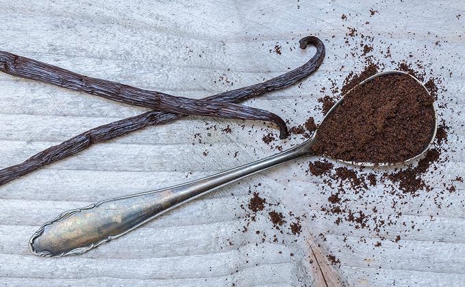 Organic Vanilla Bean Powder - 100% Pure Ground Madagascar Vanilla Powder - For Cooking, Baking, & Additional Flavoring - Add To Coffee, Tea, Yogurt, & Shakes - Raw, Unsweetened, No Fillers or Additives - 4 oz
