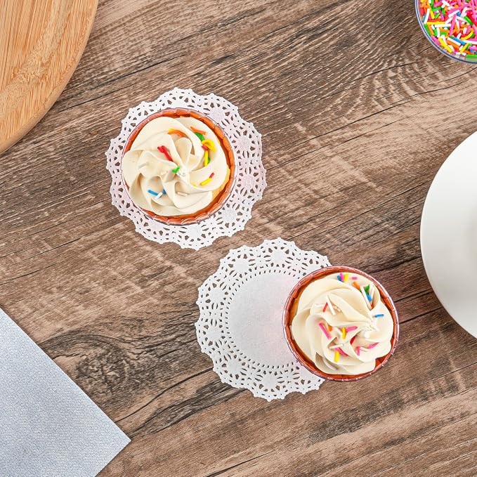 Restaurantware-Pastry Tek 4 x 4 Inch Lace Doilies, 4,000 Decorative Tableware Placemats - Disposable, Round, White Paper Table Doilies, for Birthdays, Or Weddings, Table Decor